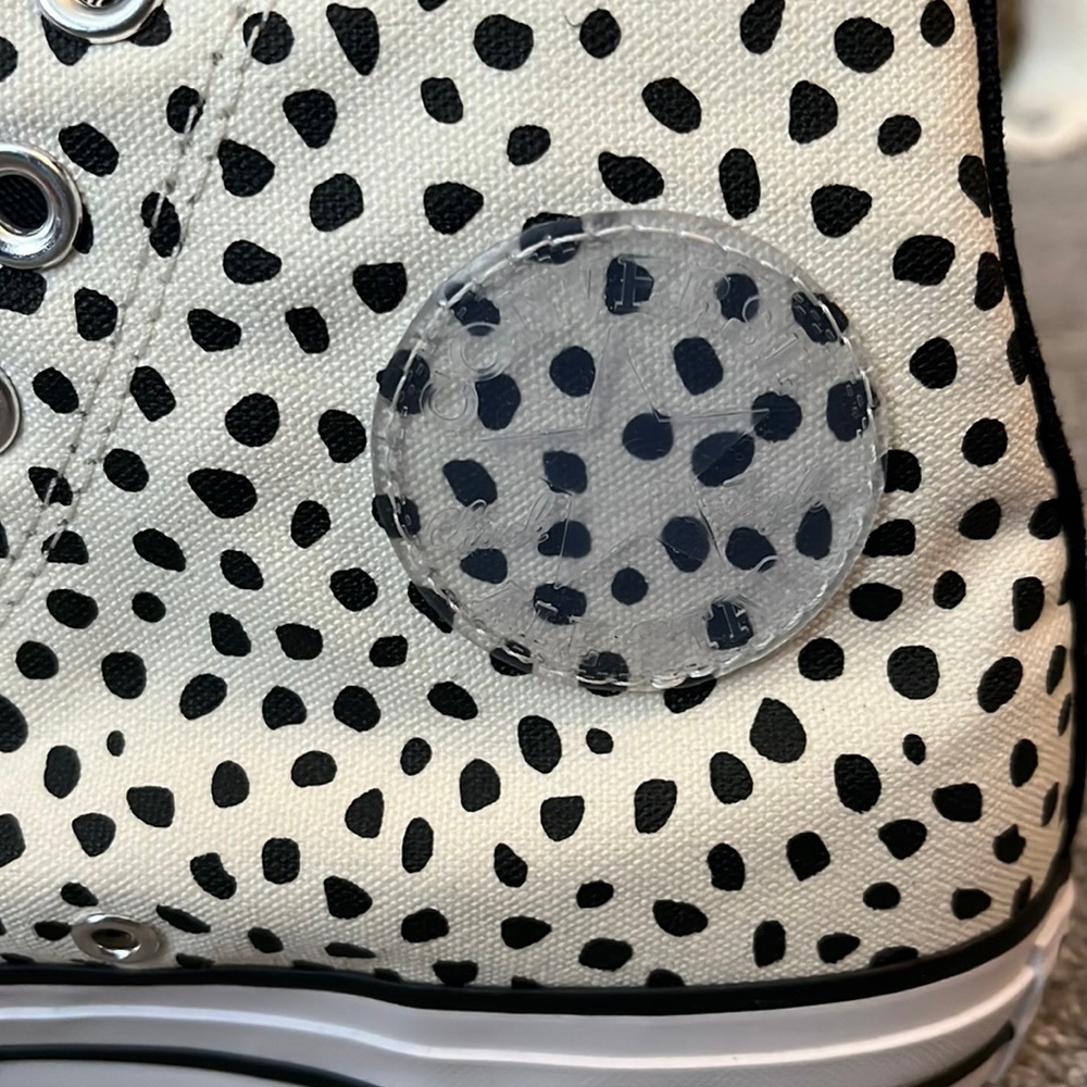 Women’s Converse - Picture 2 of 4